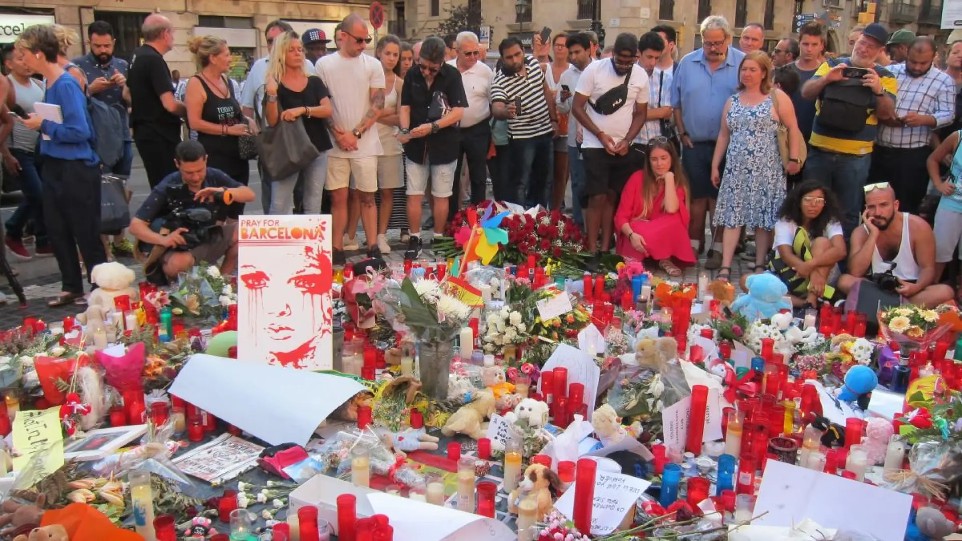 Barselona, La Rambla ve Cambrils Saldırılarının Kurbanlarını Unutmadı