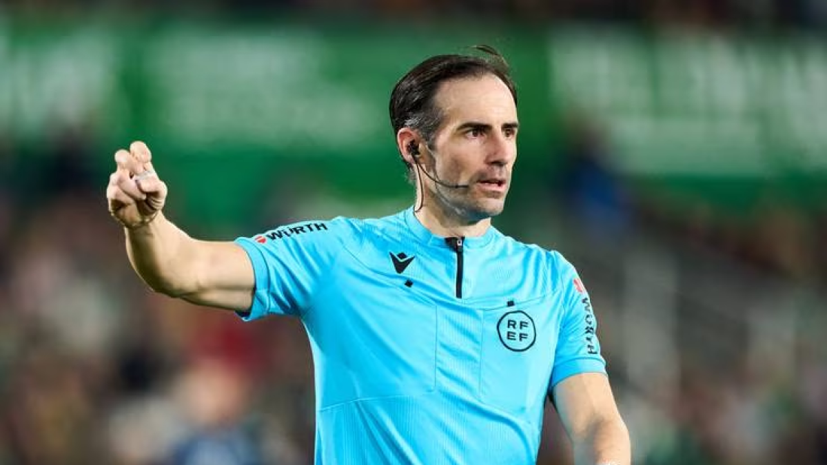 Barcelona'nın Levante Deplasmanına Genç Hakem Ataması: La Liga'daki Yeni Yüzler Mercek
