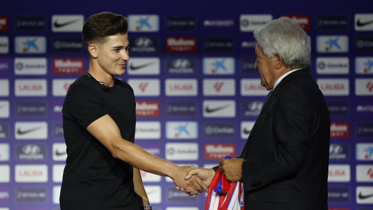 Atlético Madrid'den Julián Álvarez Krizi: Barcelona ile Transfer Gerilimi Tırmanıyor