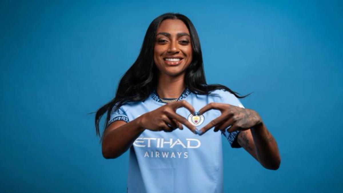 Barça Kadın Futbol Takımı Brezilyalı Yıldız Kerolin İçin Manchester City ile Pazarlıkta