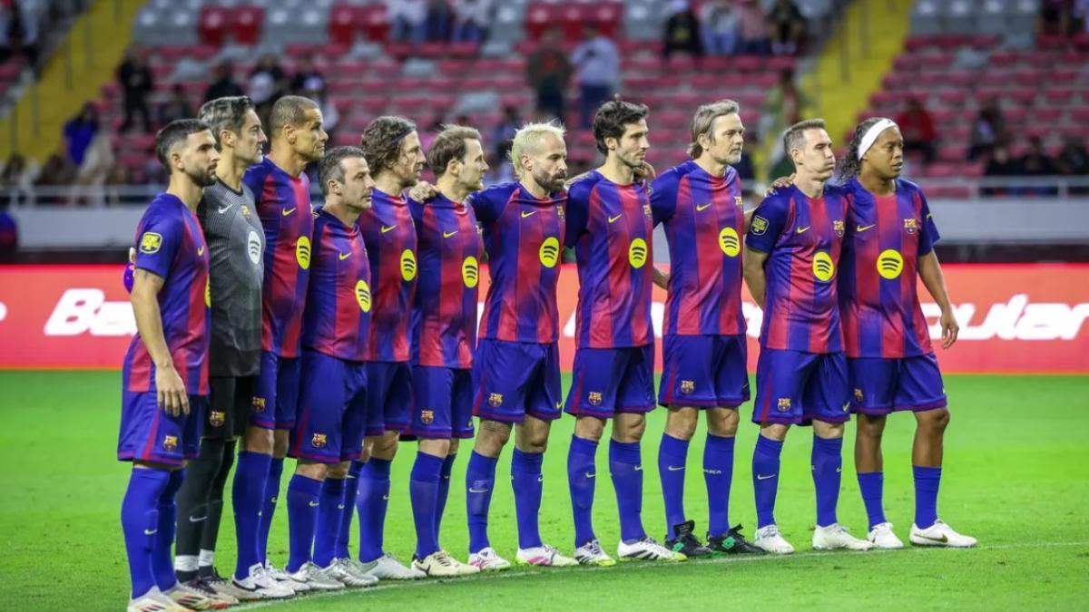 FC Barcelona ve Real Madrid Efsaneleri Dominik'te Tarihi Bir Klasik İçin Sahada