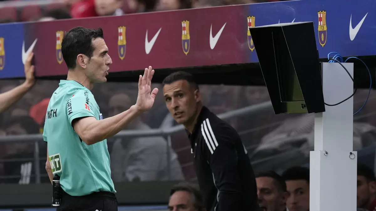 Sevilla-Barcelona Derbisine Kritik Atama: Martínez Munuera Düdük Çalacak