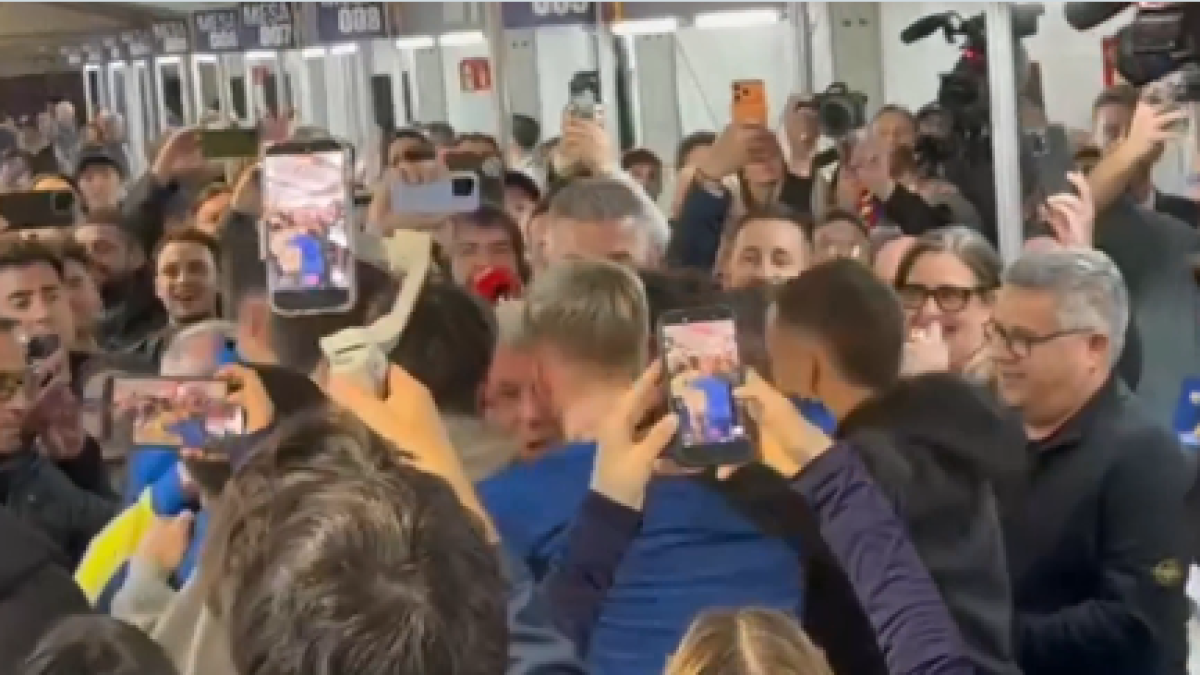 Barcelona'da Seçim Ateşi: Flick ve Oyuncular Laporta İçin Oy Kullandı!