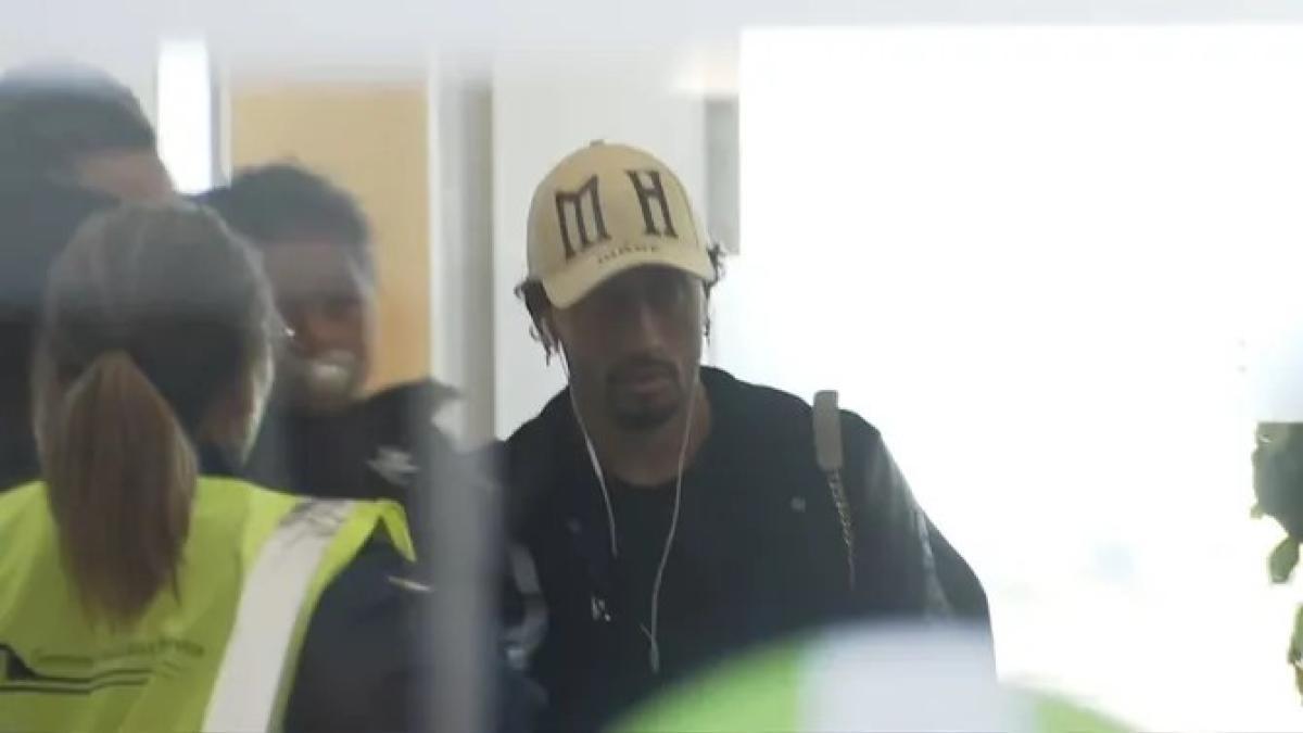 Raphinha'dan Kaptanlık Dersi: Sakat Olsa da Takımının Yanında!