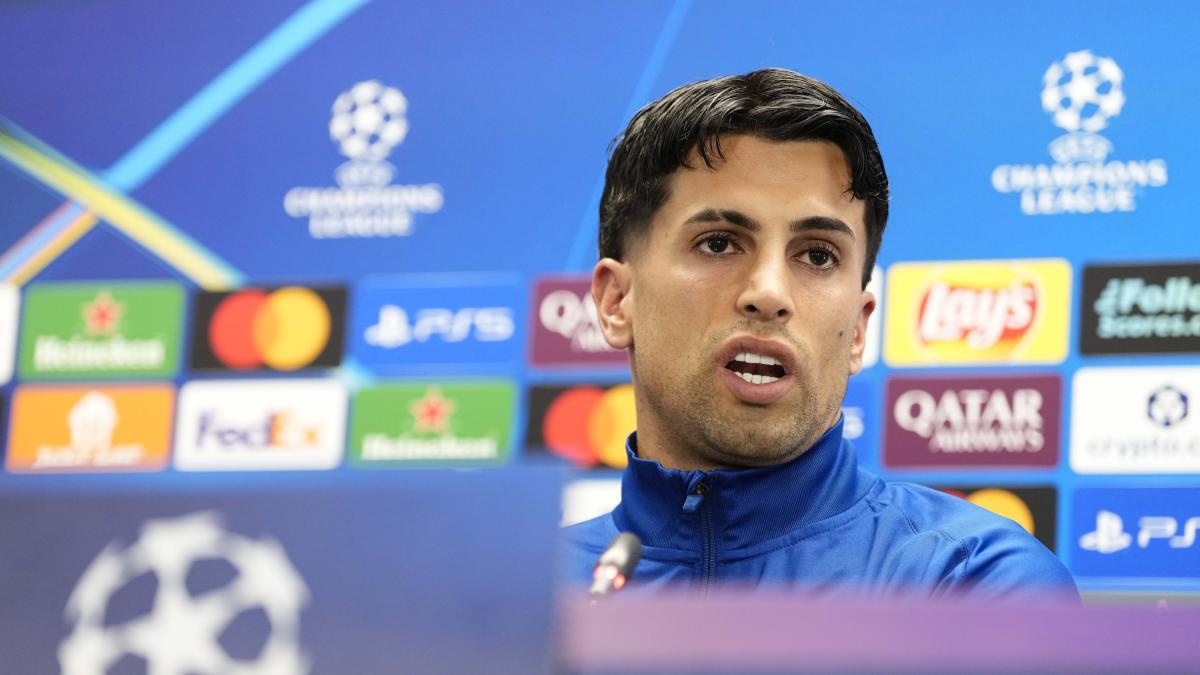 Cancelo'nun Geleceği Belirsizliğini Koruyor: Barcelona'nın Finansal Dansı