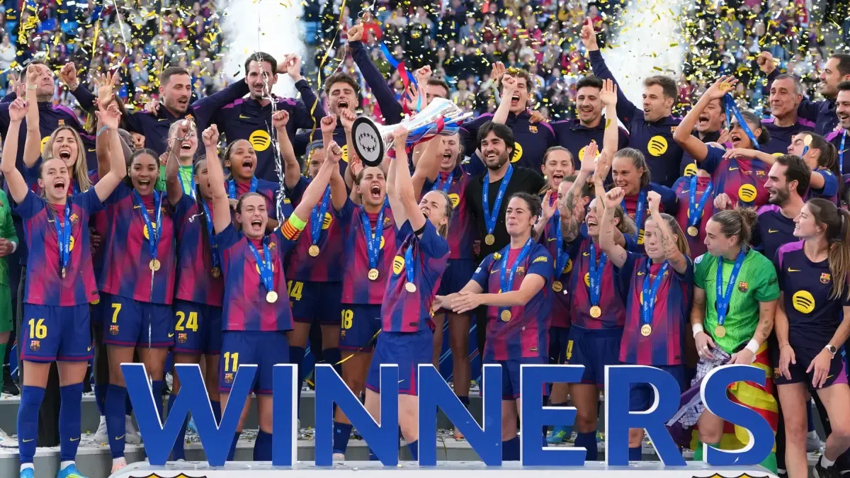 FC Barcelona Kadın Futbol Takımına Tarihi Dörtleme Sonrası iPhone Ödülü
