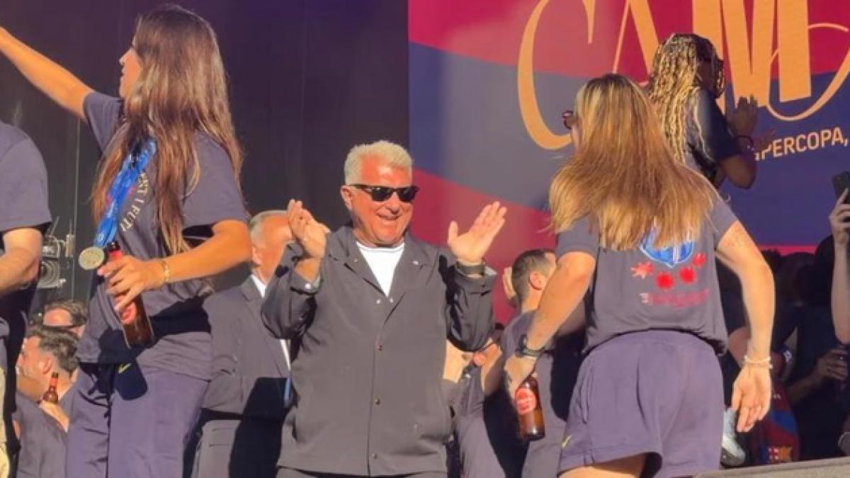 Barça Femení'nin Şampiyonluk Coşkusu: Yuste ve Laporta Taraftarla Kutladı