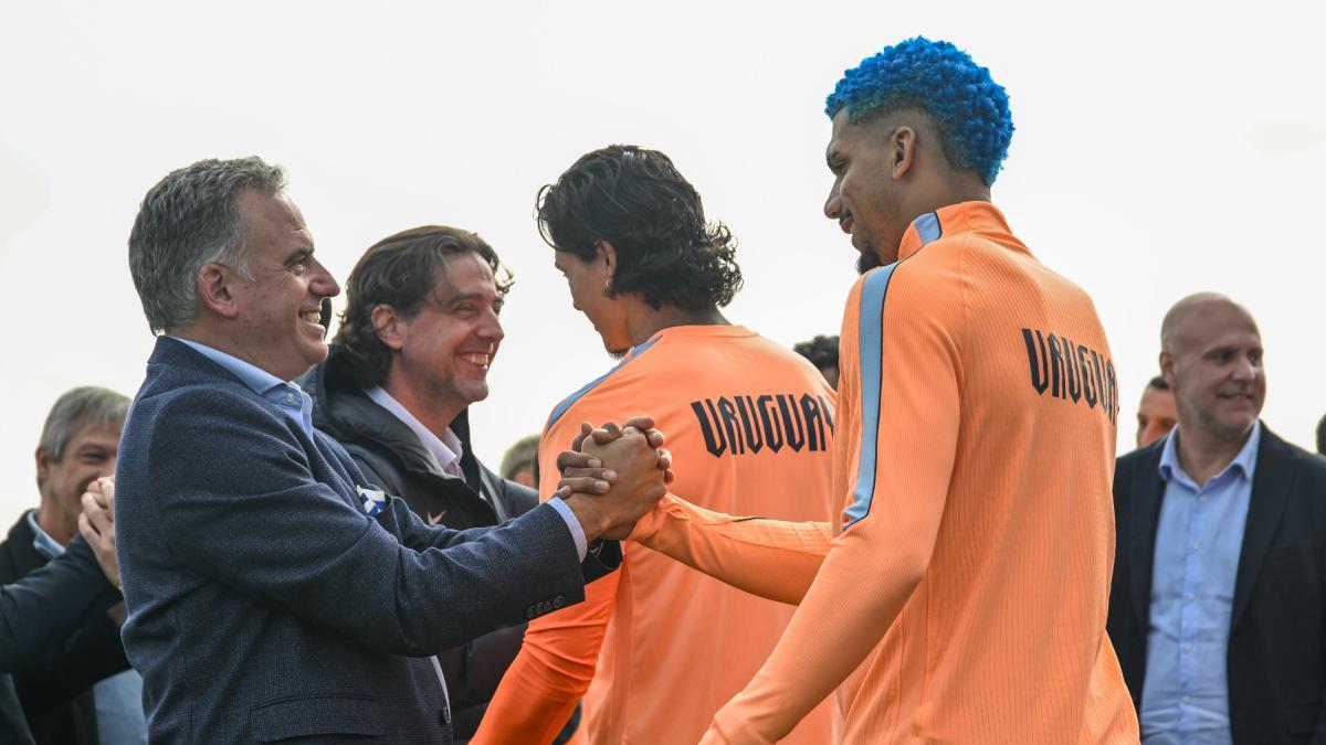 Forlán: "Araujo'nun Milli Takım Kararlılığı, Barça'da Olsa Bile Değerli"