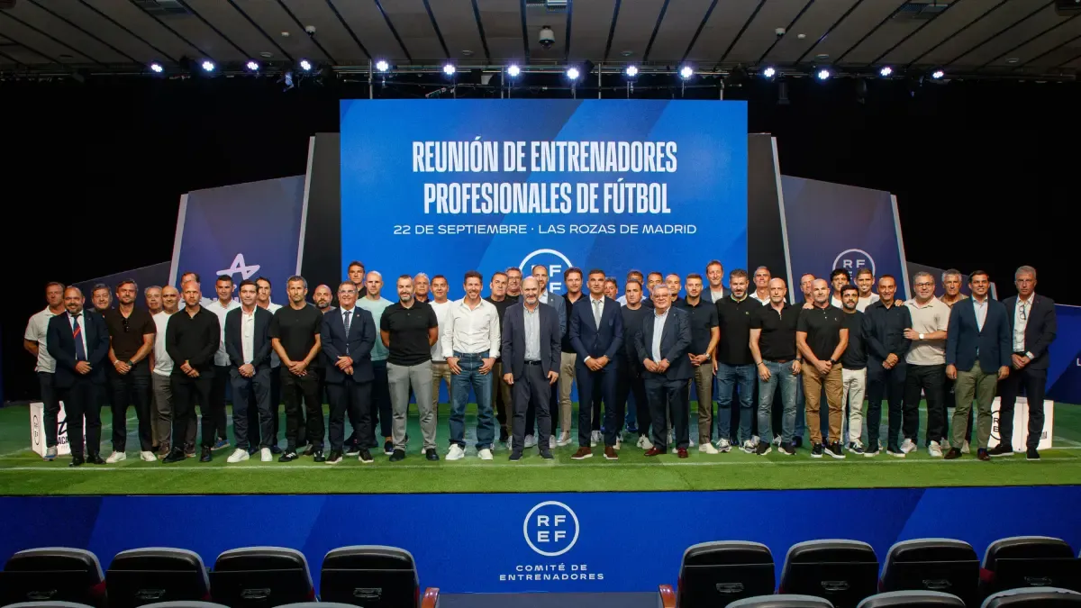 Hansi Flick Neden Ortak Fotoğrafta Yoktu? İspanyol Futbolunda Gizemli Bir Detay