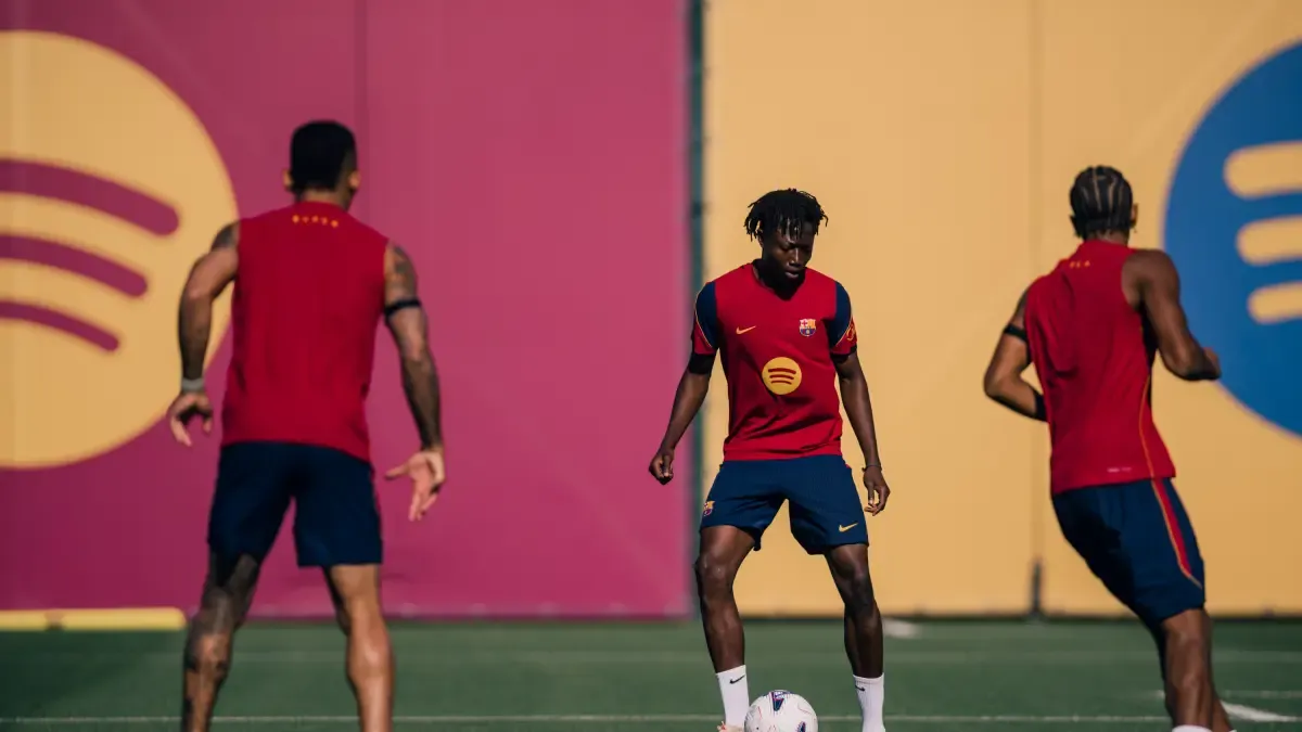 Flick, Milli Ara Döneminde Eksik Kadroyla Barcelona'yı Sıkı Çalıştırıyor