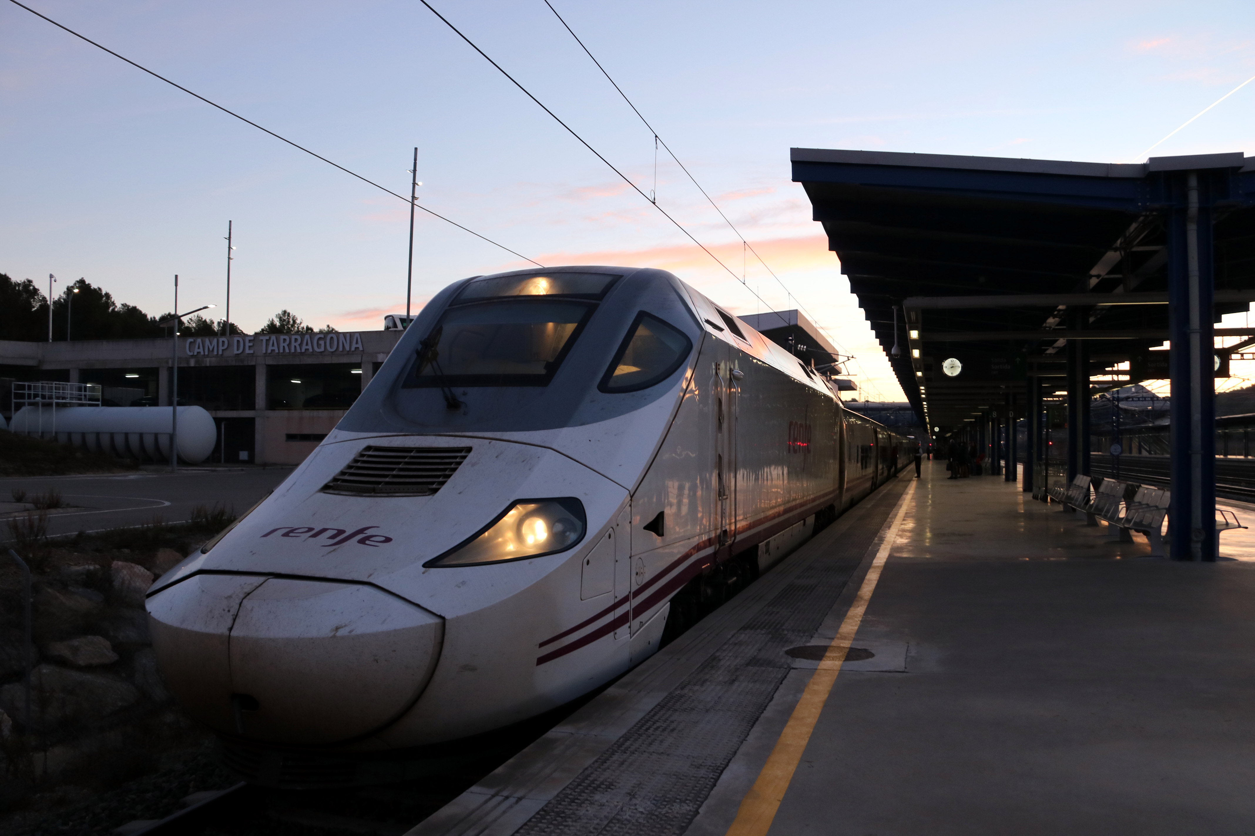 Renfe'den İspanya'da Aşırı Yağışlar Nedeniyle Uzun Mesafe Tren Seferlerine Askıya Alma