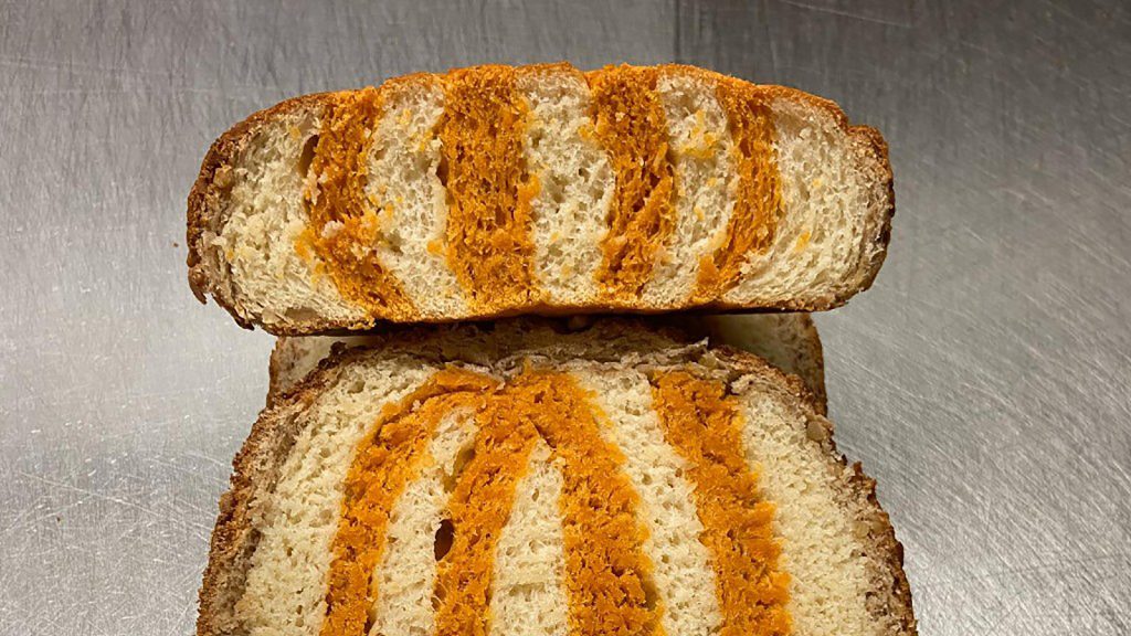 Sant Jordi Günü'nün Lezzet Simgesi: Barselona'nın Üç Renkli Ekmeği Evde Nasıl Yapılır?
