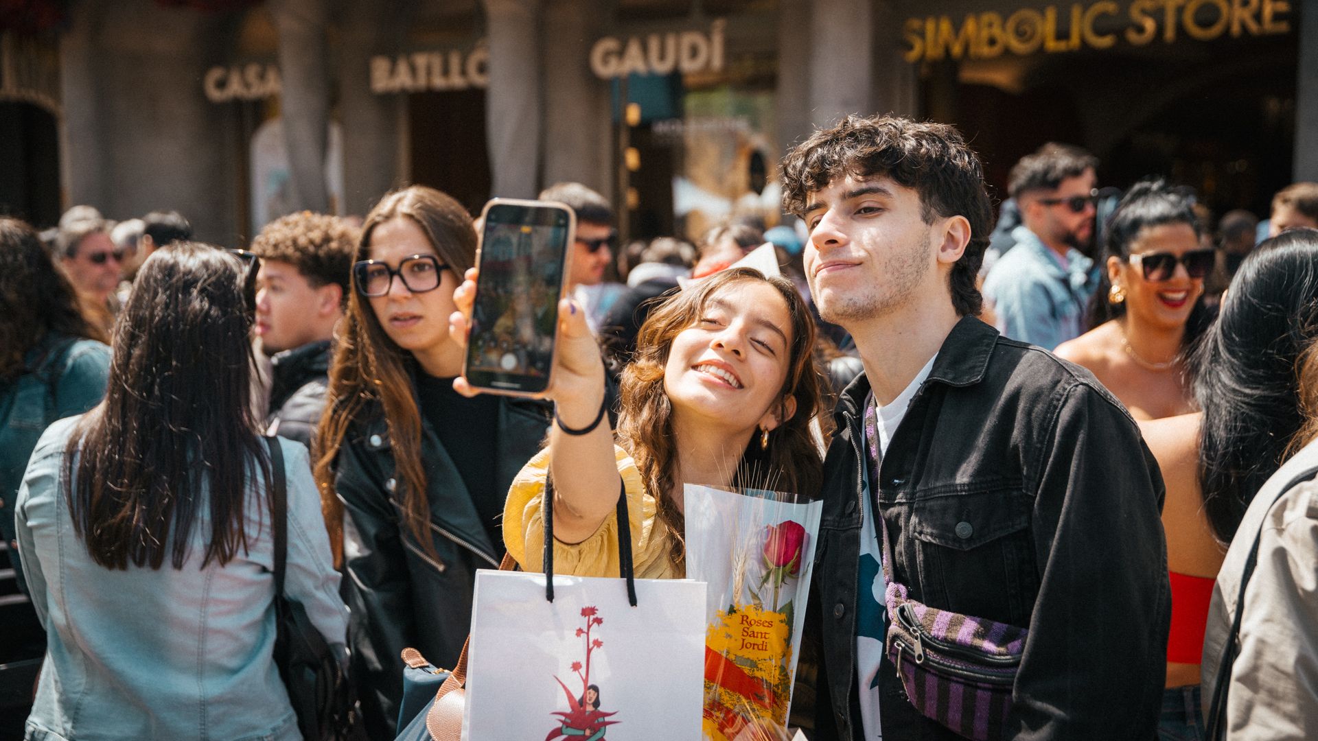 Sant Jordi 2026: Katalonya'nın Gül ve Kitap Bayramı Perşembe Gününe Denk Geliyor!