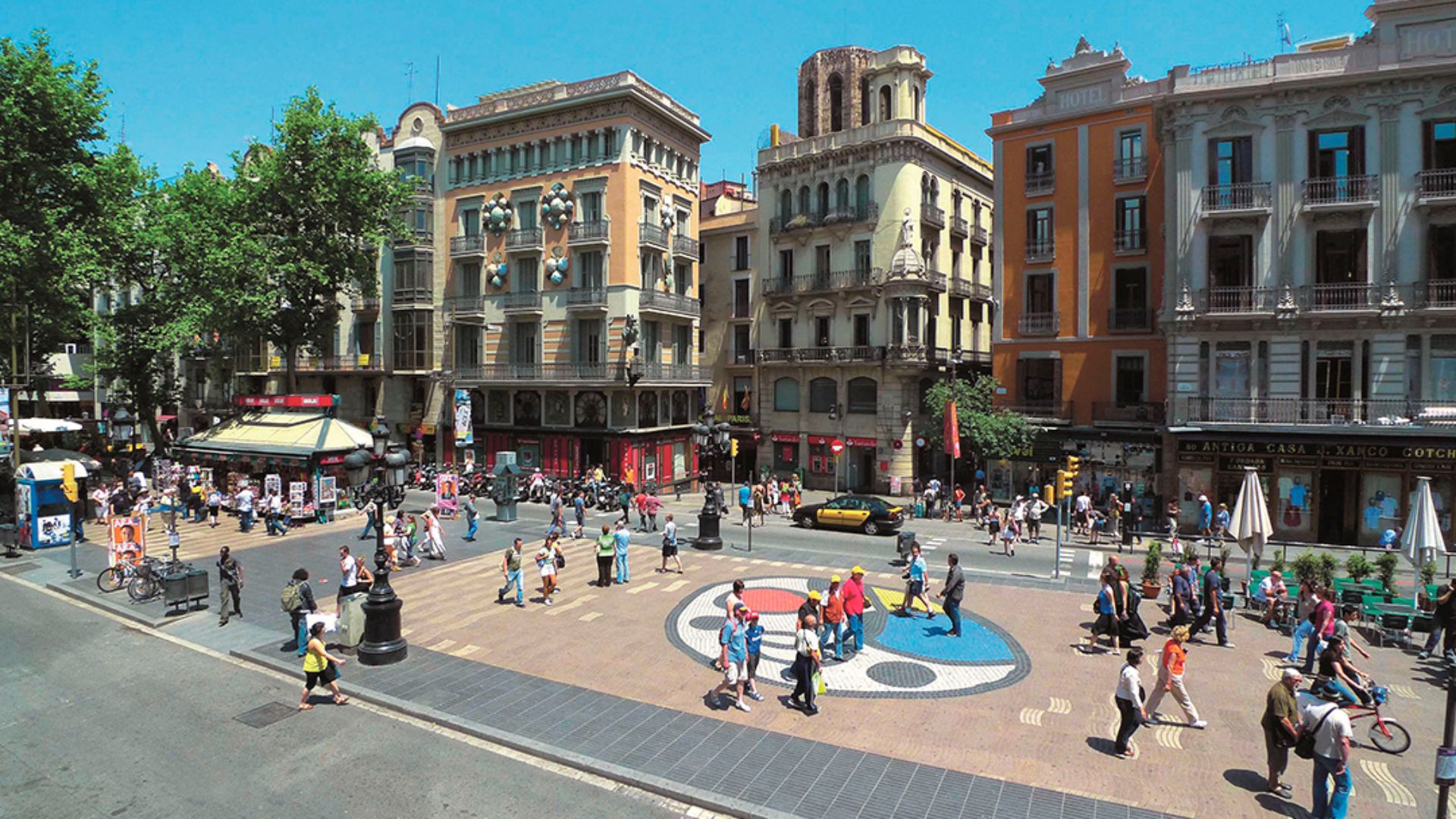 Barselona'nın Kalbi La Rambla'yı Yeniden Keşfet: Ücretsiz Turlar Başlıyor