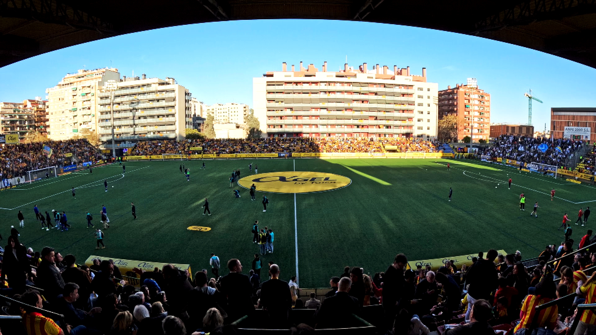 Sant Andreu'da Çim Krizi: Narcís Sala'dan Uzak Başlangıç ve Taraftarlardan Anlayış Talebi