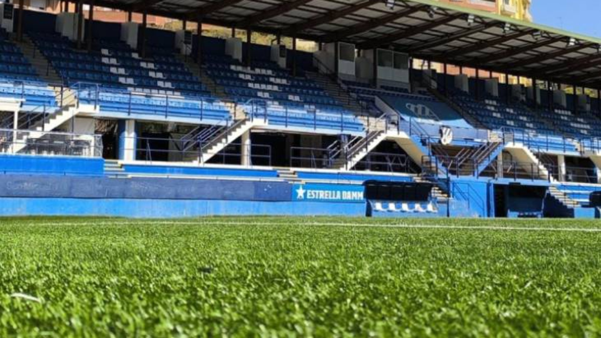 Barselona'da Futbol Sahalarına Doğal Çim Dönüşümü: Nou Sardenya ve Narcís Sala'da Son
