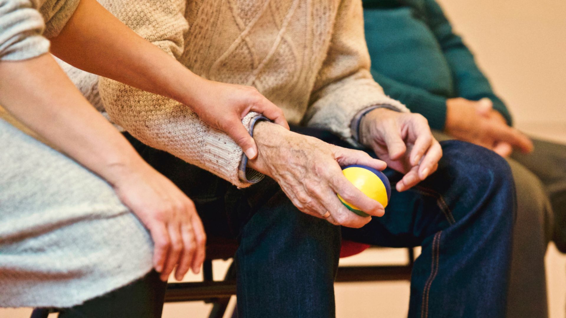 Alzheimer'la Mücadelede Erken Teşhis ve Önleme Hayati: "Asla Çok Geç Değil"