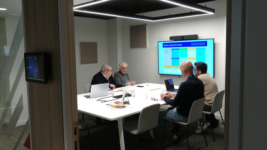 Emekli Profesyonellerden Girişimcilere Gönüllü Mentorluk: Deneyimin Gücü