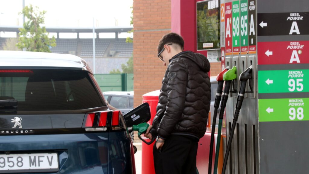 İspanya'da Akaryakıt KDV İndirimi Fiyatları Düşürdü: Tam Etki Haftaya Hissedilecek