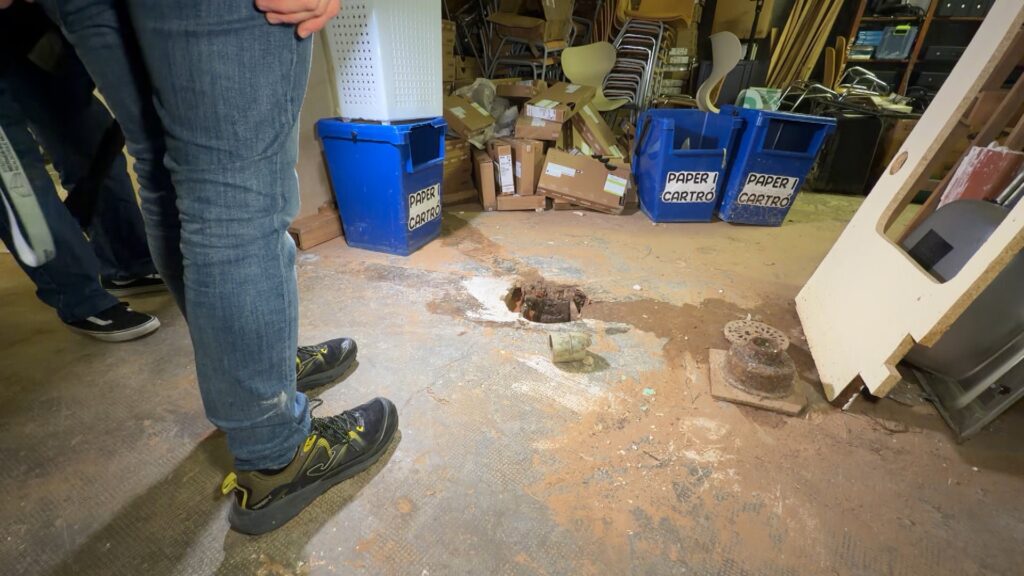 Barselona'da Eğitim Krizi: Lise ve Üç Merkez 15 Gündür Susuz, Öğrenciler Tahliye Edildi