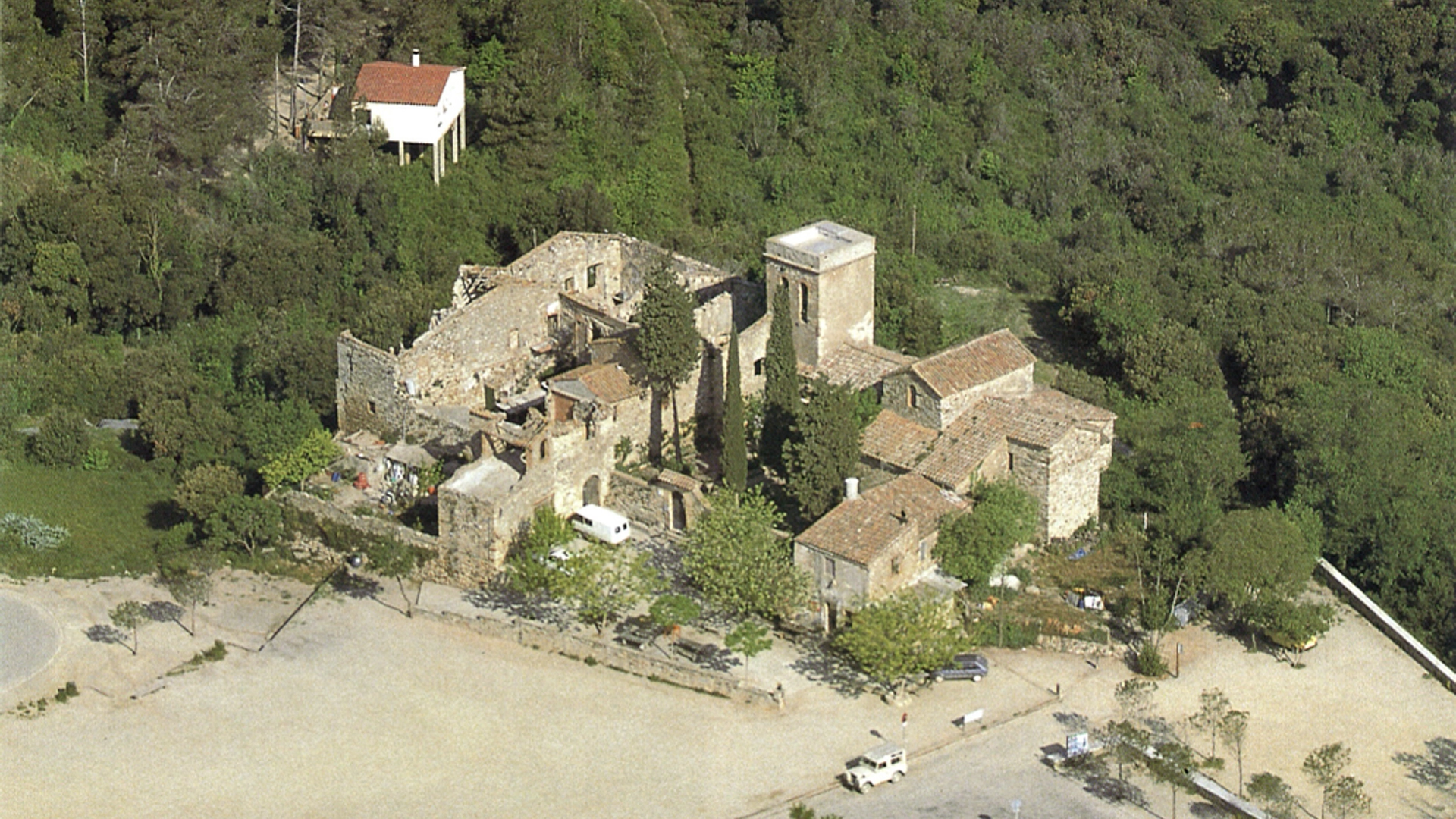 Collserola'nın Gizemli Köşesi: Santa Creu d'Olorda ve Teia Cadısı Efsanesi