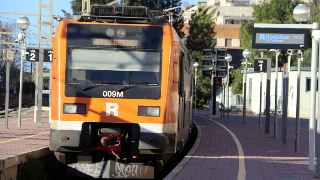 Barselona Rodalies Hattı'nda Kriz: Yolcular "Ne Bulacağımı Bilmiyorum" Diye İsyan Ediyor