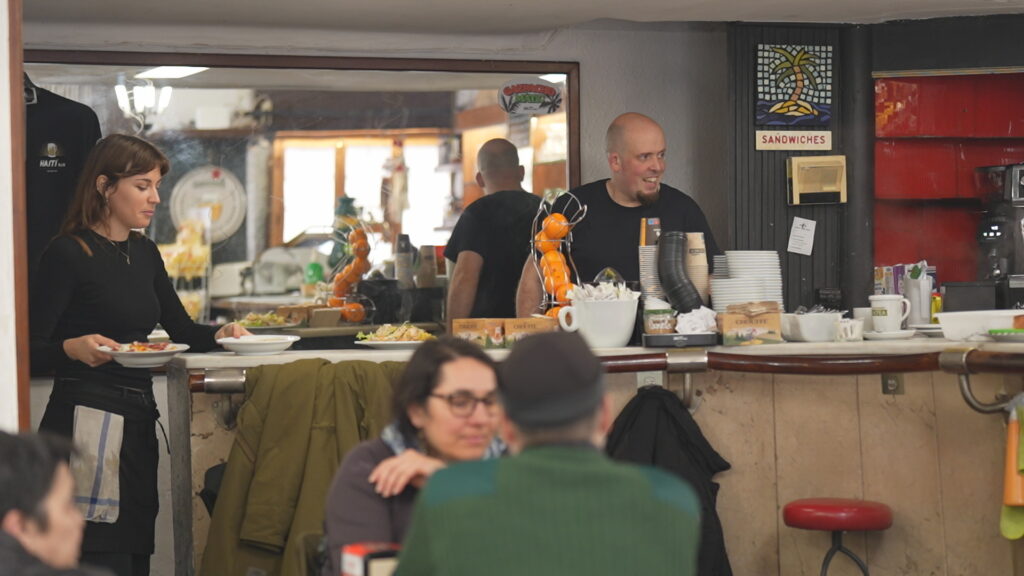 Barselona Gòtic'in Direnen Ruhu: Bar Haití, Mahalle Kültürünü Yaşatıyor