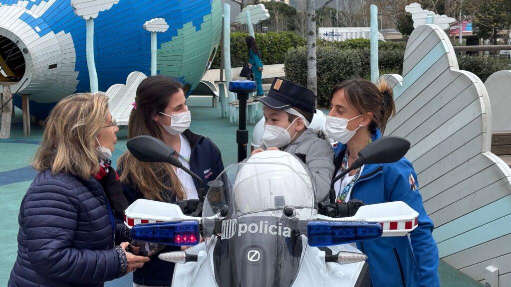 Barselona'da Minik Hastalar Polis Olma Hayallerini Gerçekleştirdi: Vall d'Hebron'da
