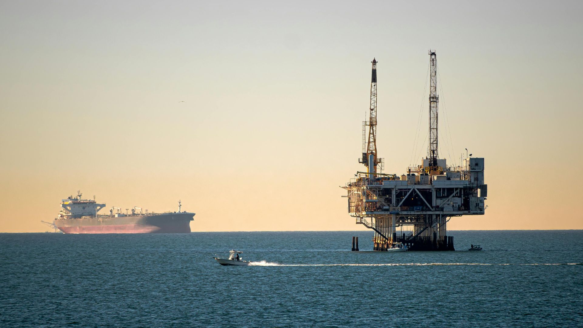 Dünyanın En Büyük Doğal Gaz Sahasına Saldırı Petrol Fiyatlarını Uçurdu: Küresel Enerji