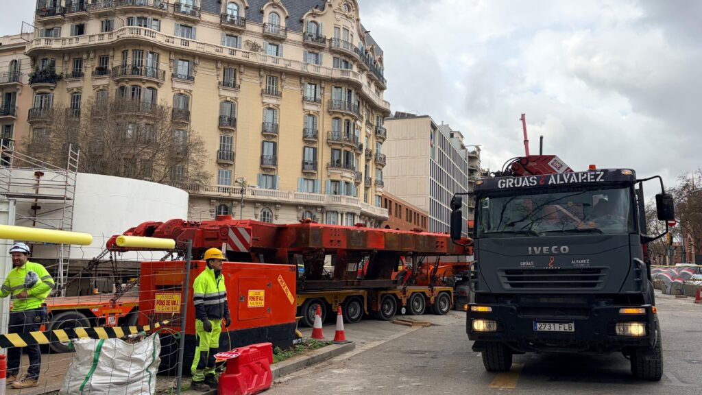 Barselona L8 Metro Hattı: Tünel Açma Makinesi Kesici Başlığı Gran Via'ya Vardı