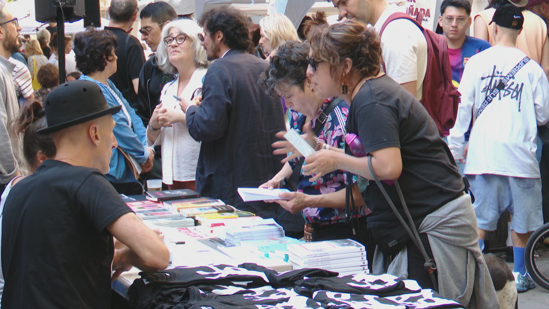 Barselona'da Bağımsız Yayınevlerinden Alternatif Sant Jordi Kutlaması