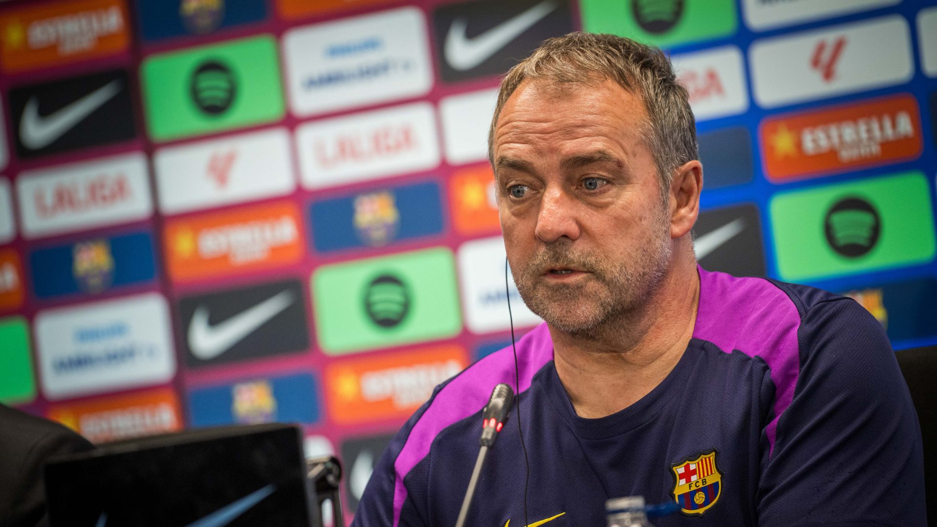 Hansi Flick'ten UEFA'ya Sert Mesaj: "Bir Kere Hata Yaparsın, İki Kere Değil!"