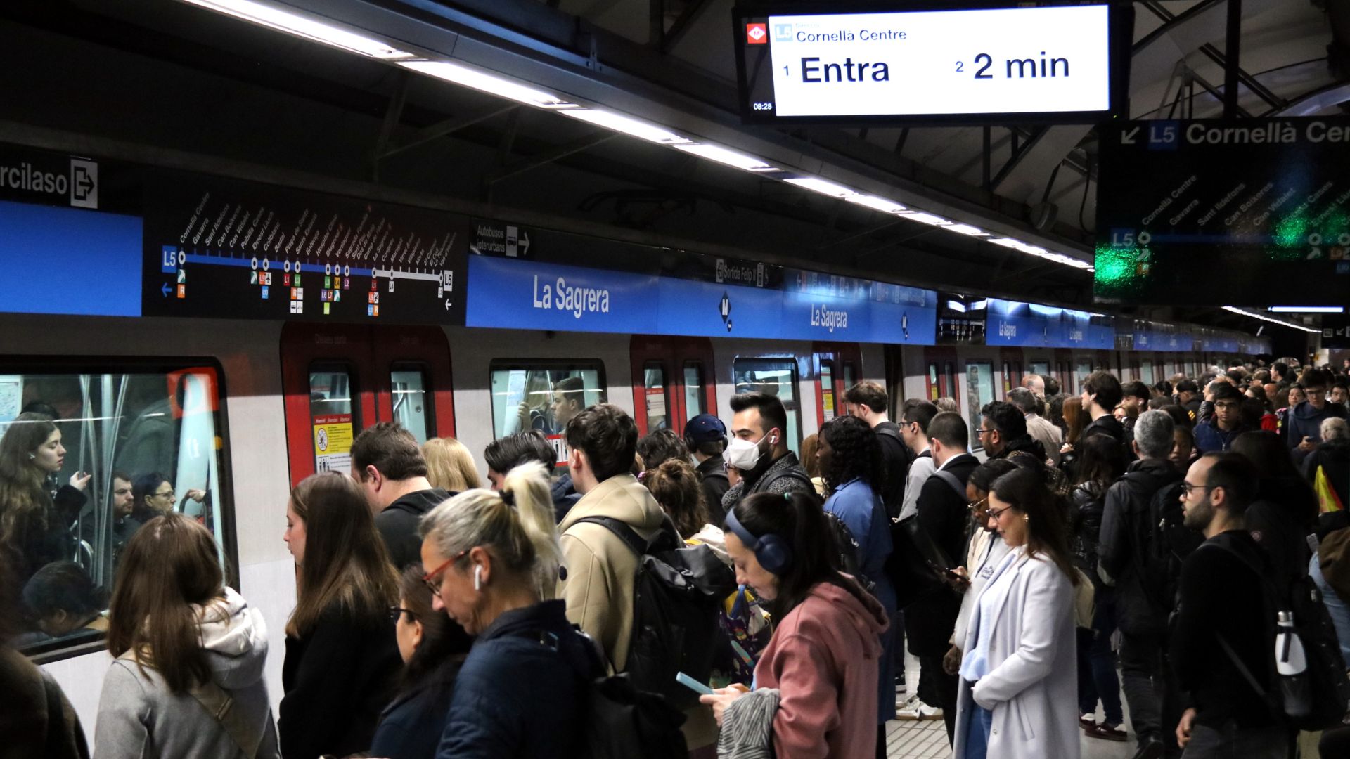 Barselona Kuzeyinde Toplu Taşıma Talebi: FAVB'den Acil İyileştirme Çağrısı