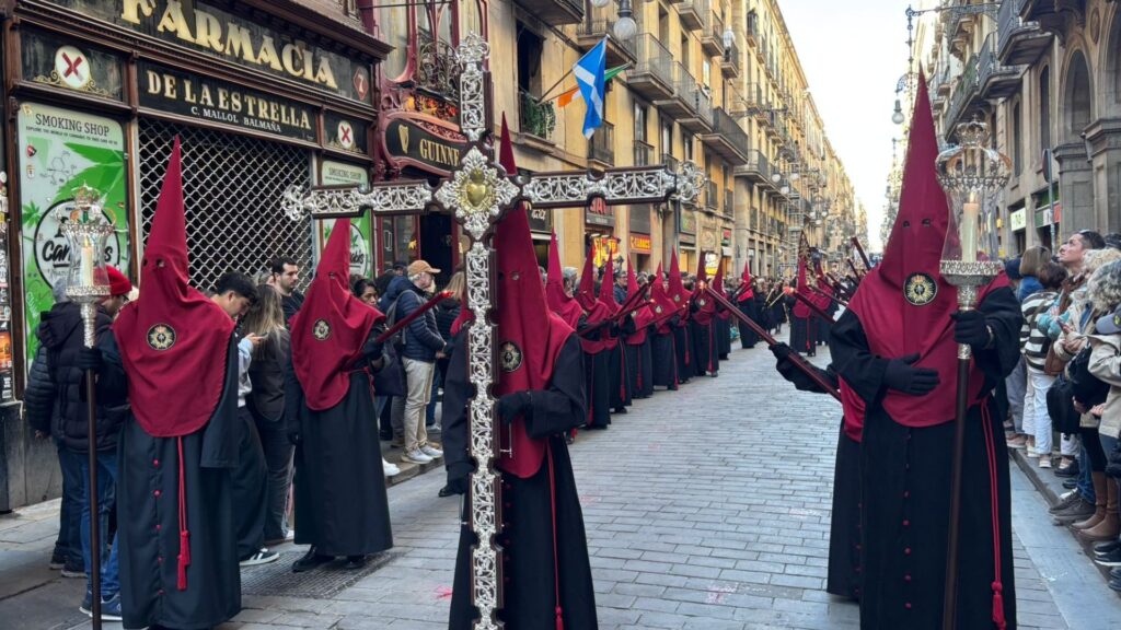 Barselona'da Kutsal Cuma İhtişamı: Ciutat Vella'da Gelenek ve İnanç Buluştu