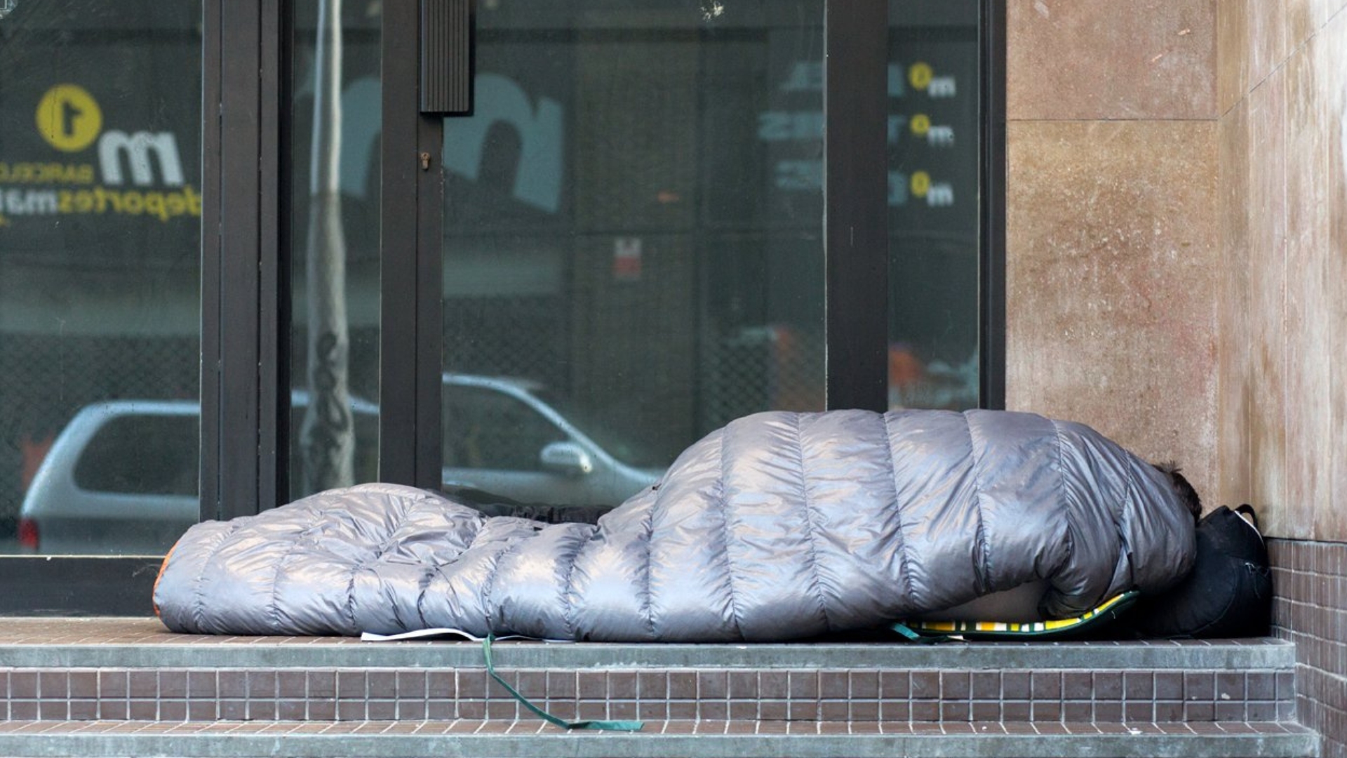 Barselona'da Evsiz Göçmenler İçin Yasal Statü Fırsatı: Arrels'ten Önemli Veriler