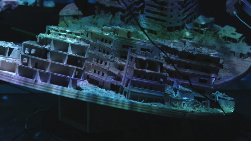 Santa Mònica'da 'İllüzyona Saldırı': Görsel Manipülasyon Sanatla Deşifre Ediliyor