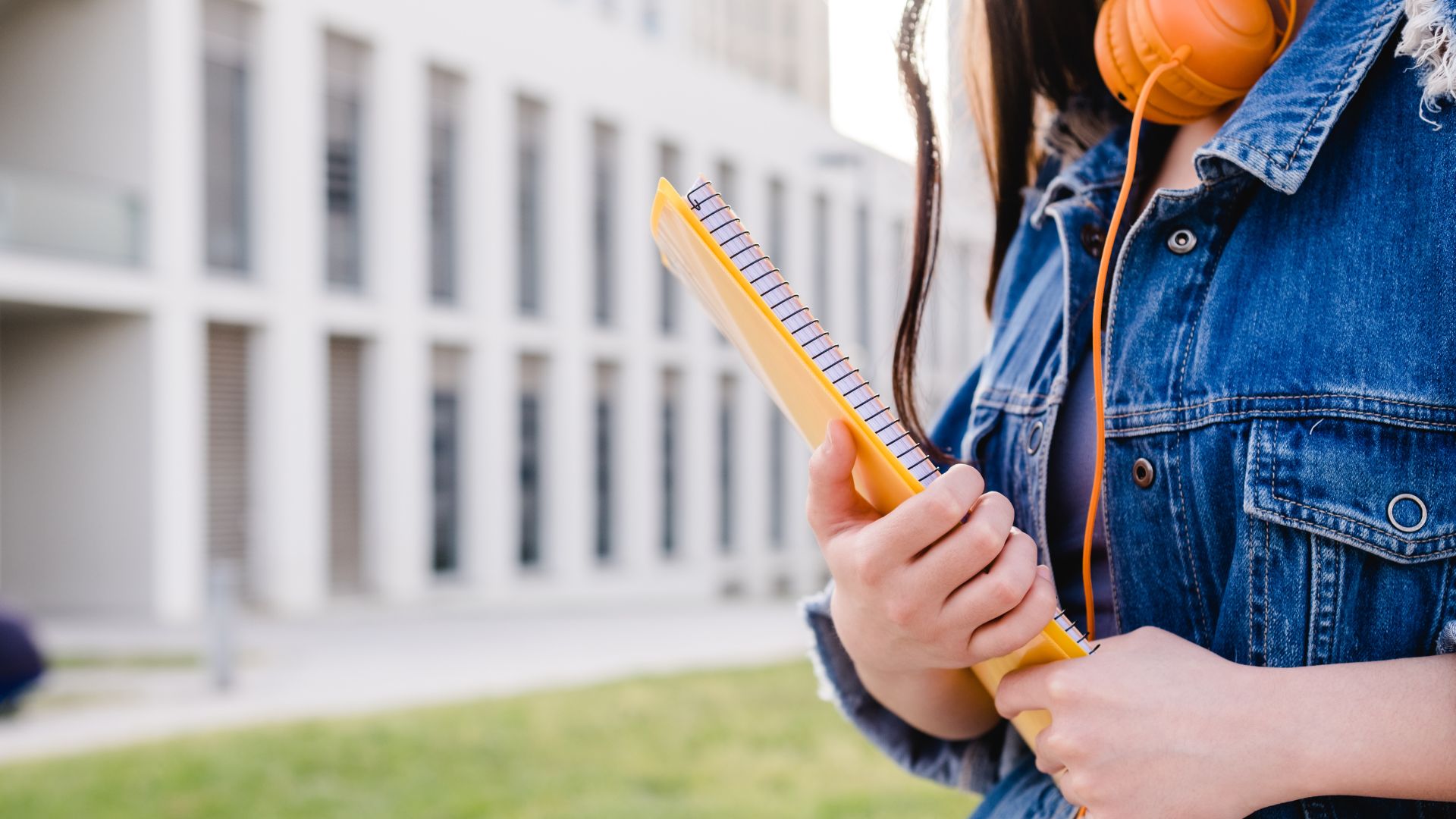 Katalonya'da Üniversite Eğitimi Ne Kadar? 2025-26 Fiyatları ve Burslar