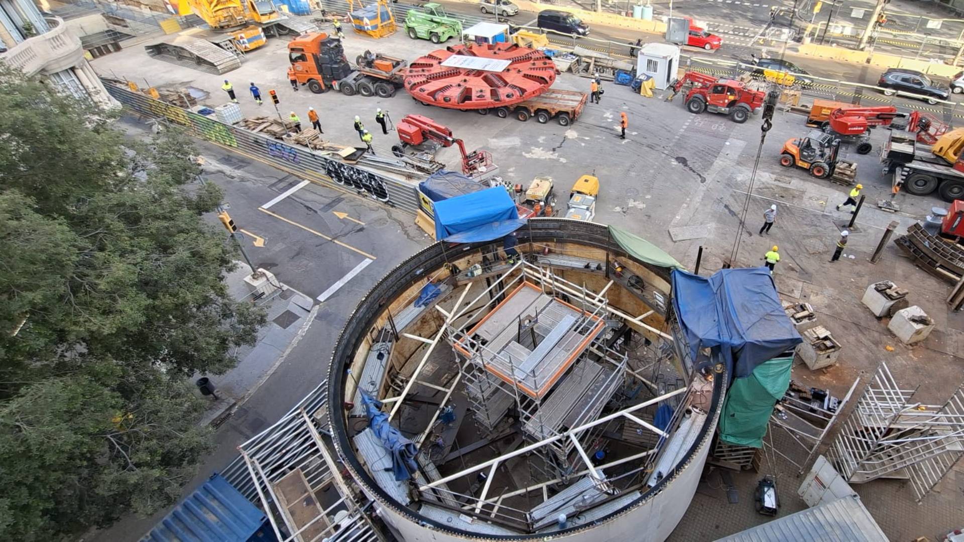 Barselona'nın Yeraltı Devrimi: L8 Metro Tünel Makinesi Halkla Buluşuyor