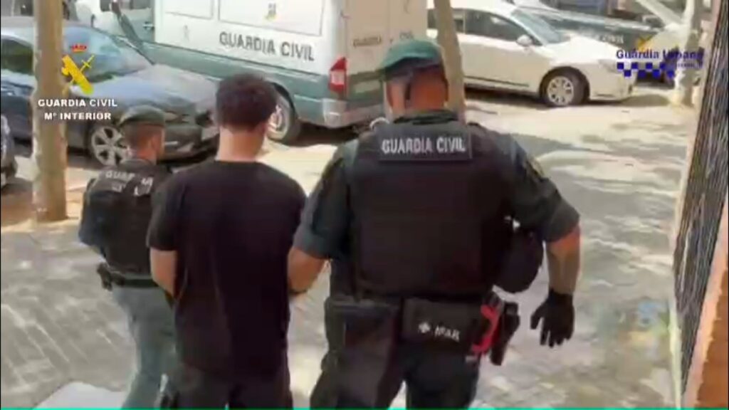 Barselona'da "Top Manta" Ağlarına Darbe: 3 Milyon Avroluk Sahte Ürün Ele Geçirildi