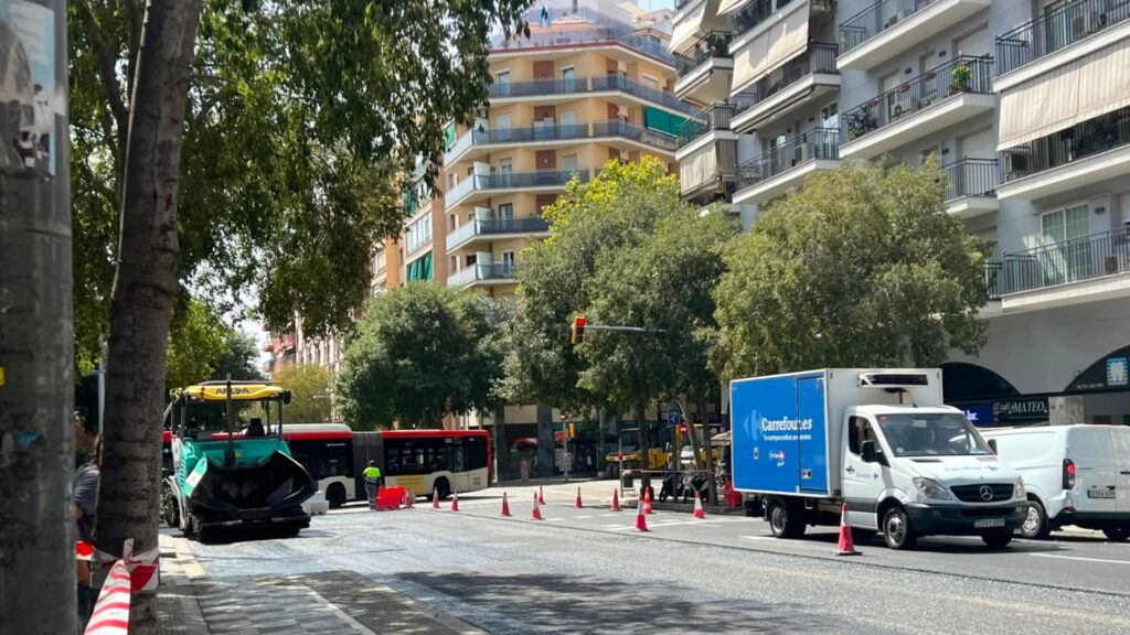 Barselona'da Passeig de Maragall'da Kapsamlı Asfalt Yenileme Çalışmaları Başladı