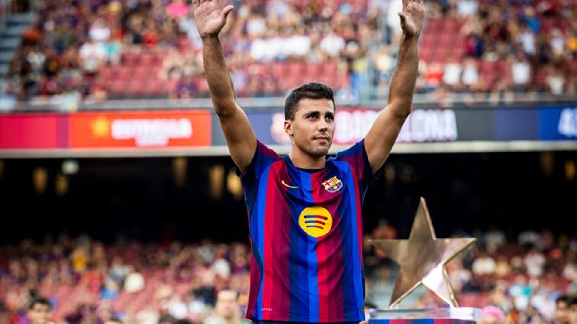 Rodri: Barcelona'nın Yeni Altın Çocuğu Gamper Kupası Tanıtımında Taraftarı Coşturdu