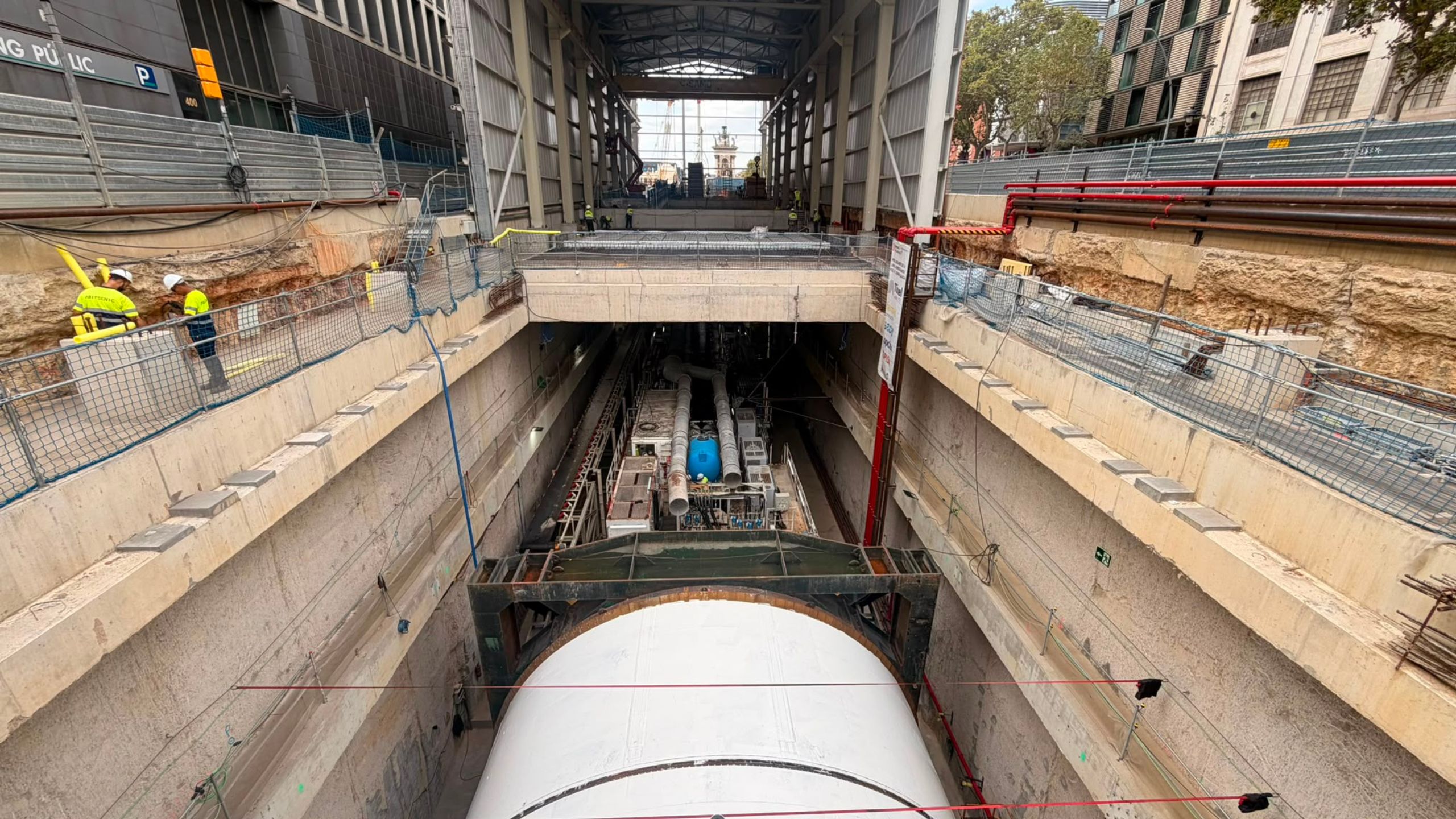 Barselona'da L8 Metro Hattı Uzatma Çalışmalarında Tünel Açma Makinesi Ekimde Devreye