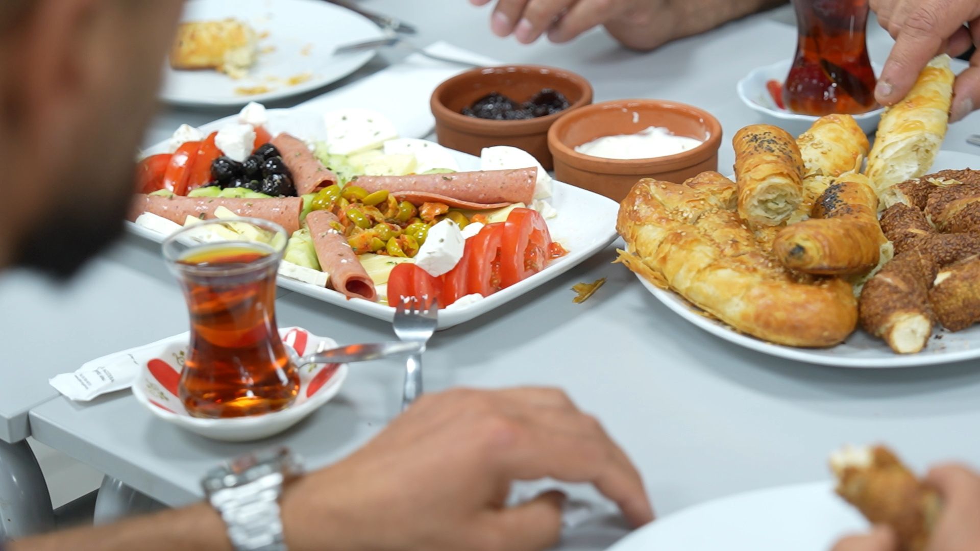 Barselona'da Bir Türk Lezzet Durağı: A la Turca Market Kebap Dışında Neler Sunuyor?