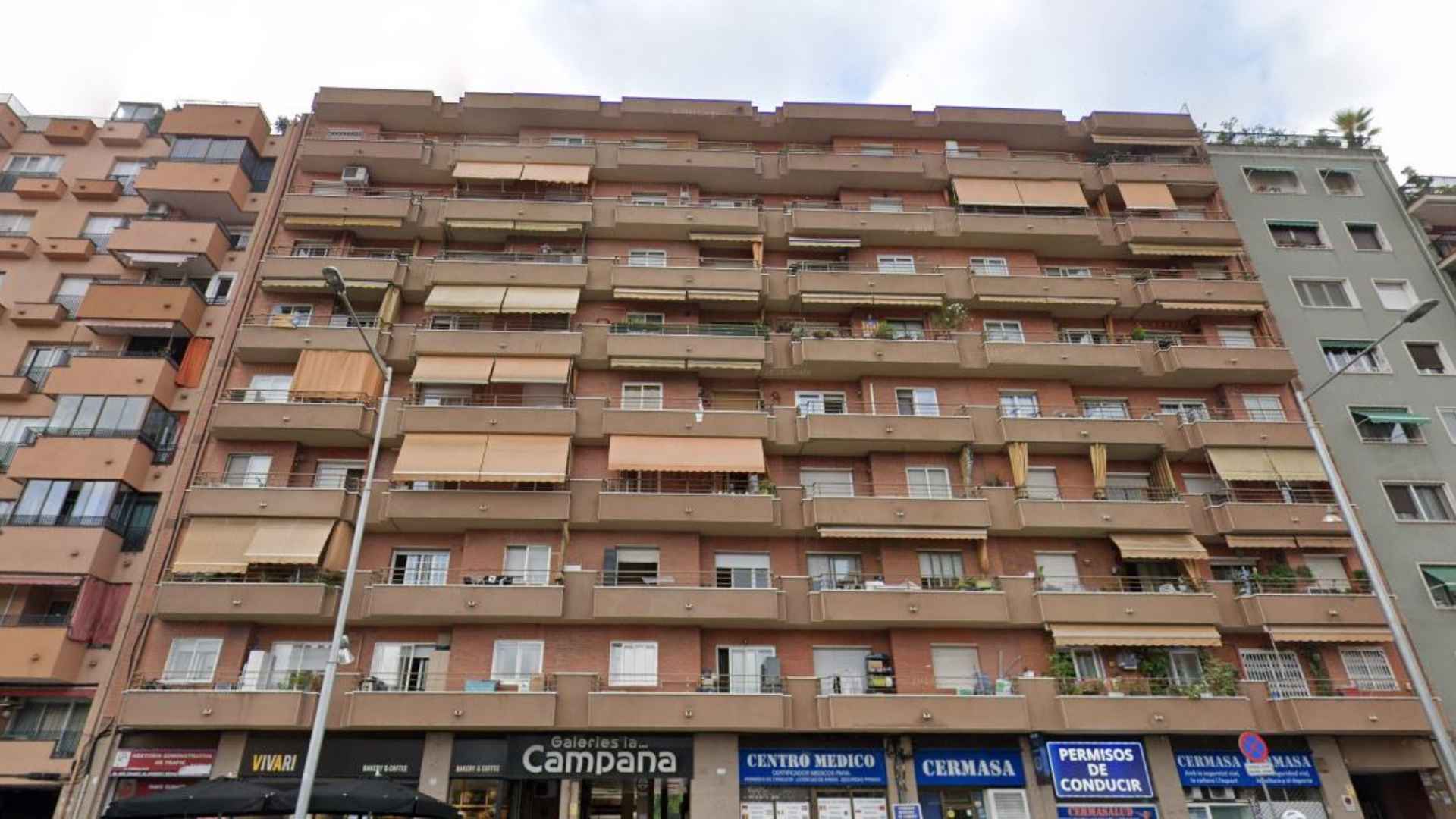 Barselona'da Kanlı Ev Baskını ve Dördüncü Kattan Atlayan Saldırgan
