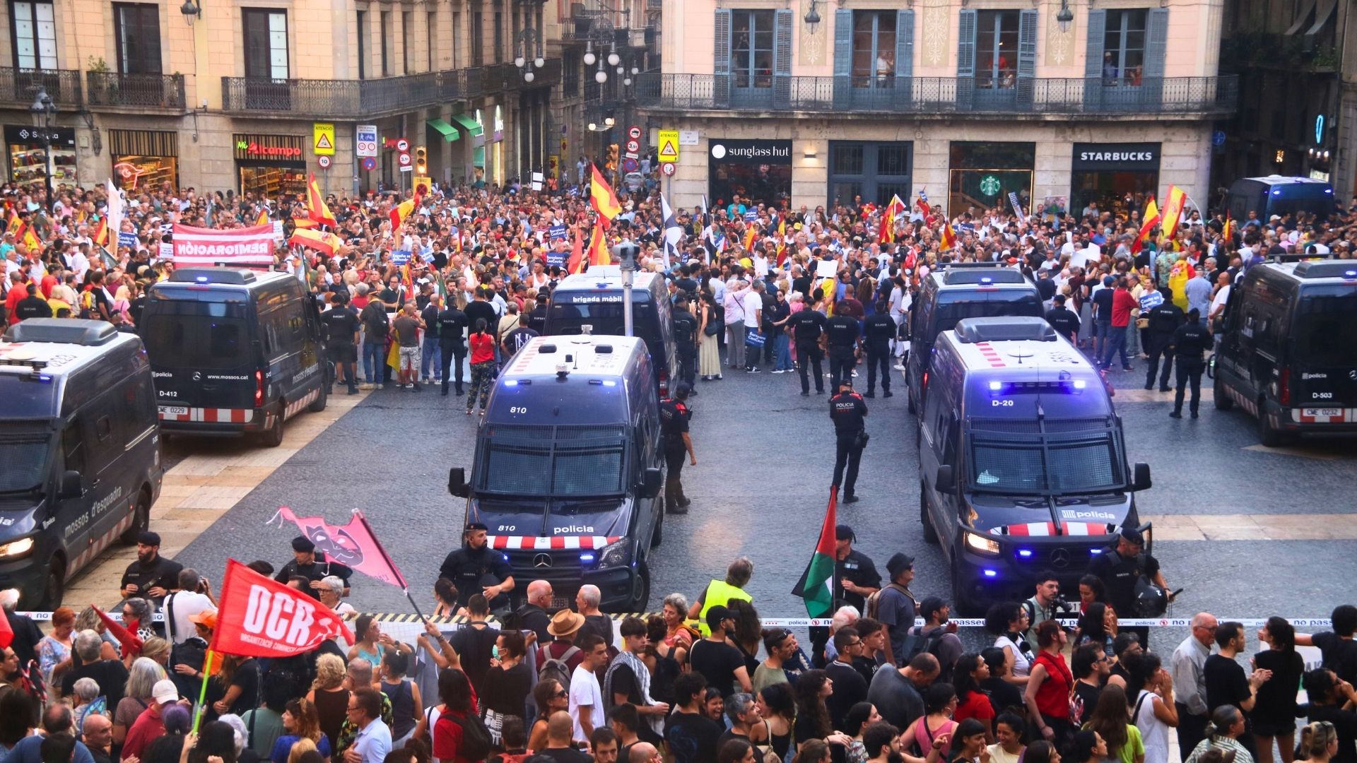 Ceuta Gerilimi Barselona'ya Sıçradı: İki Zıt Protesto Sant Jaume Meydanı'nda Karşı Karşıya