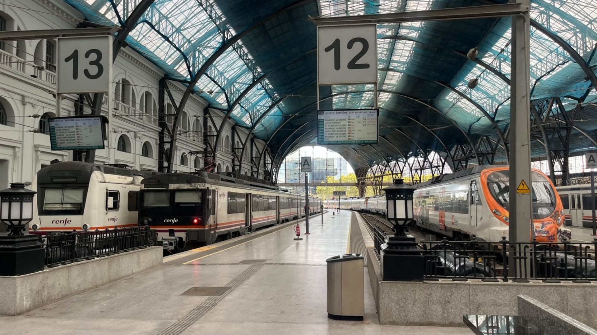 Barselona'da Bakır Hırsızlığına Karşı Güvenlik Takviyesi: Tren Seferleri Aksıyor