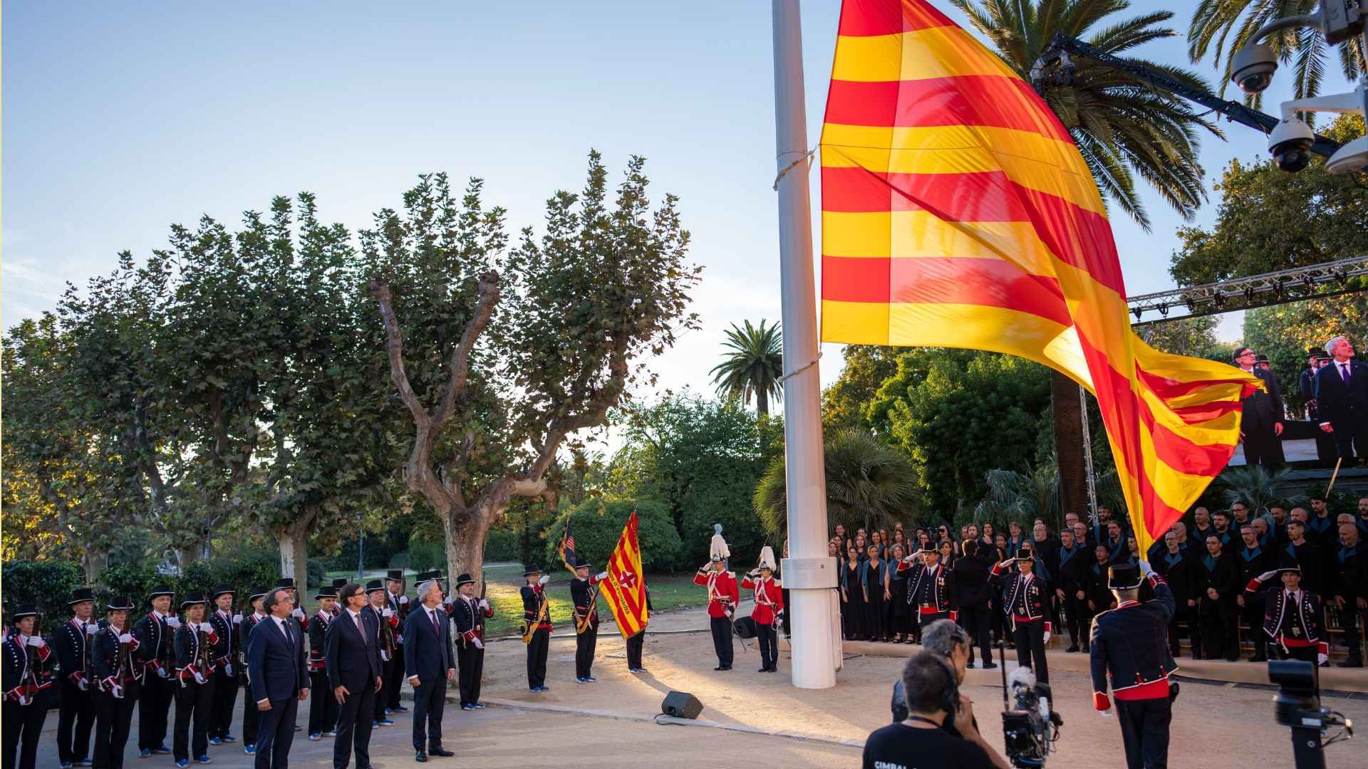 Katalonya Parlamentosu Diada Kutlamalarına Senyera Bayrağıyla Başladı