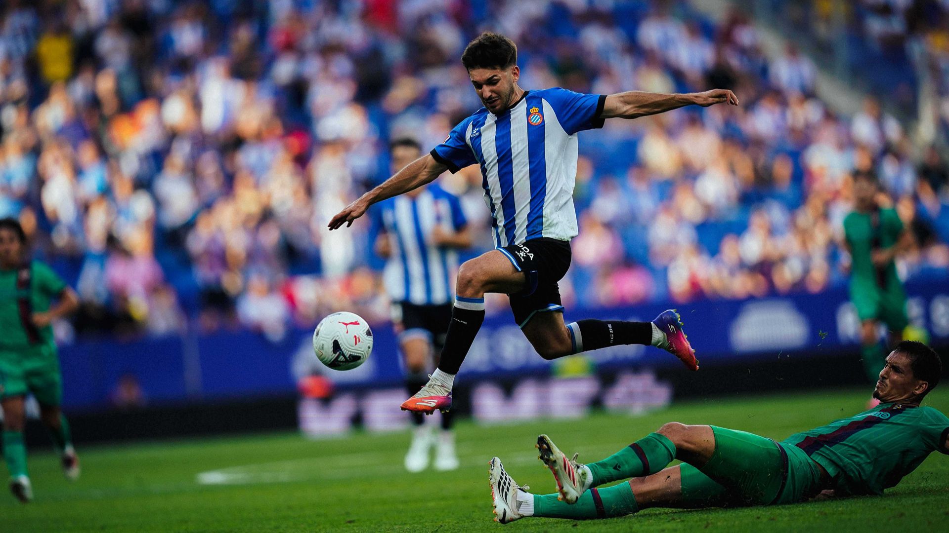 Javi Hernández: Espanyol Altyapısından La Liga'nın Parlayan Yıldızına!