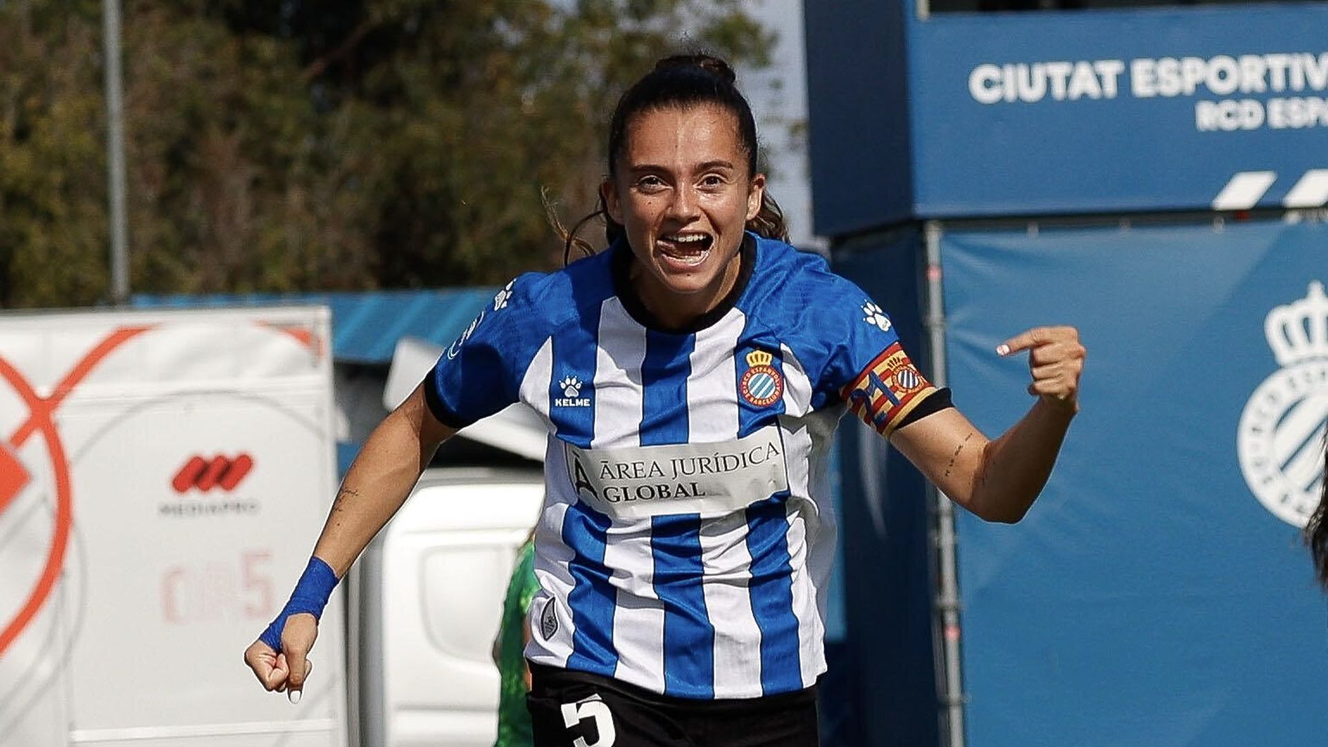 Espanyol Femení'den Sezonun İlk Zaferi: Lider Adayı Madrid CFF'yi Farklı Mağlup Etti!
