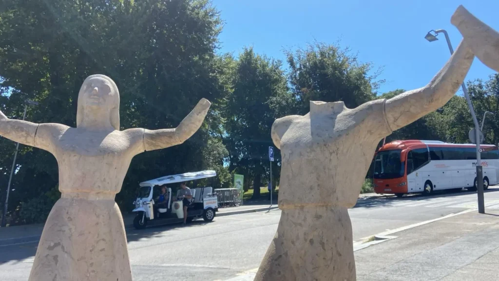 Barselona'nın Sembolü Sardana Anıtı Yine Hasar Gördü: Bu Kez Kaza Kurbanı